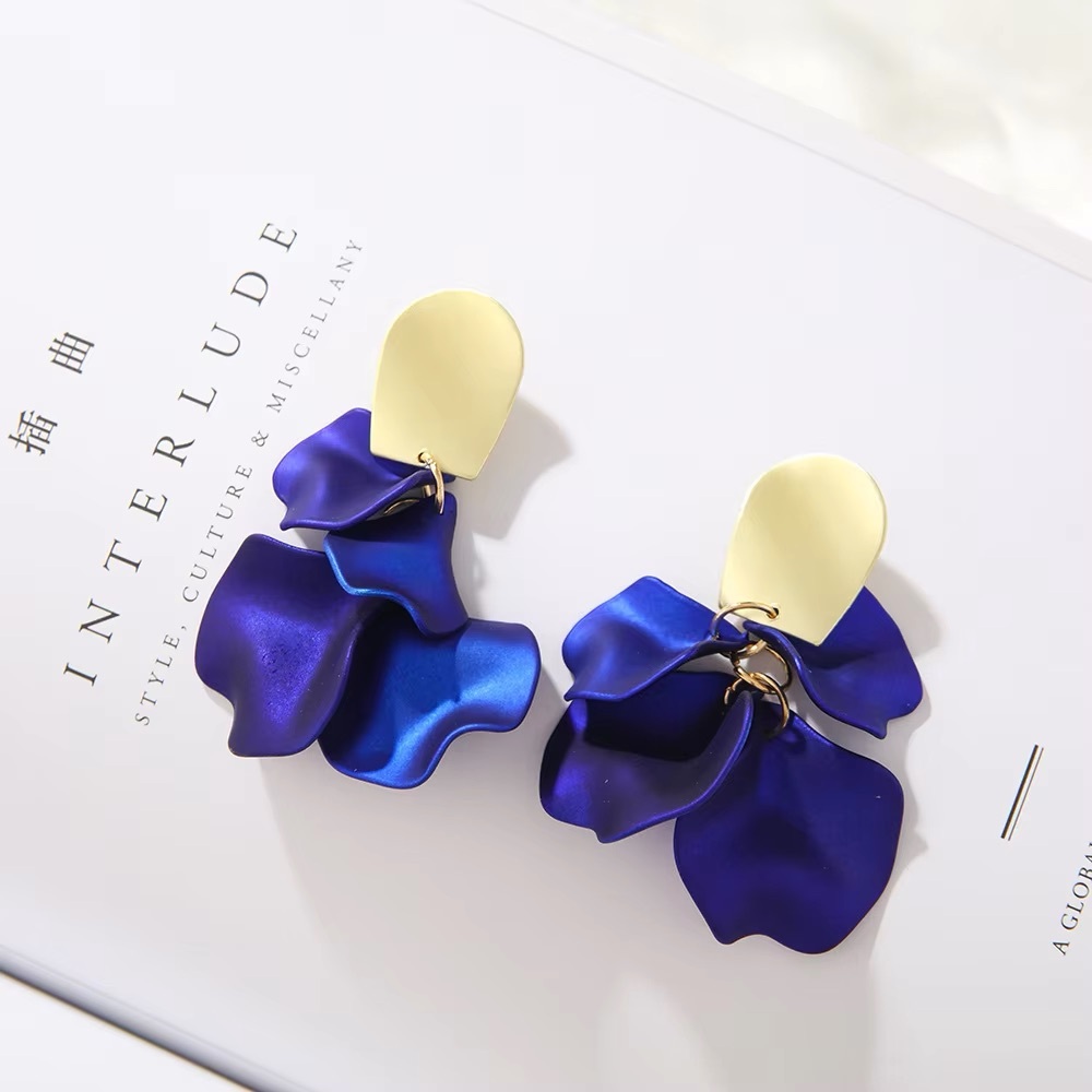 NWT BLUE PETAL EARRINGS